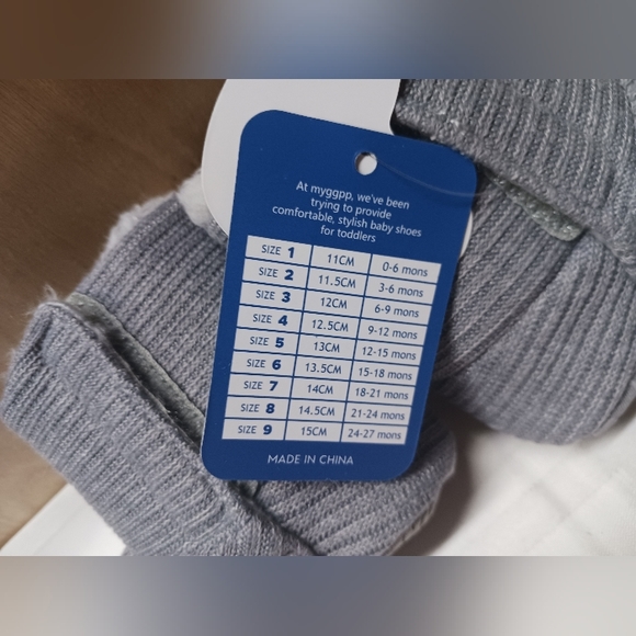 Myggpp Baby Infant Ankle Boots/Soft Sole, Gray , pompom /Size 3 6-9mo - Picture 4 of 7